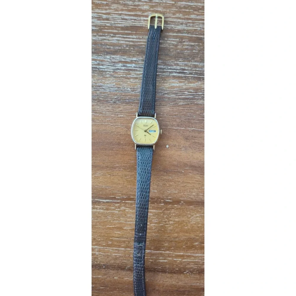 Seiko SQ Quartz Watch Womens Small Brown Gold Tone Day Date Vintage Classic